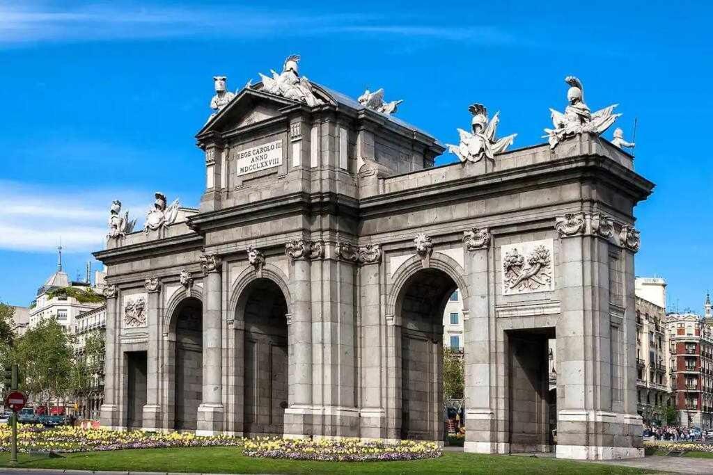 Apartamento IV Alcalaretiro Ideal Parejas 马德里 外观 照片